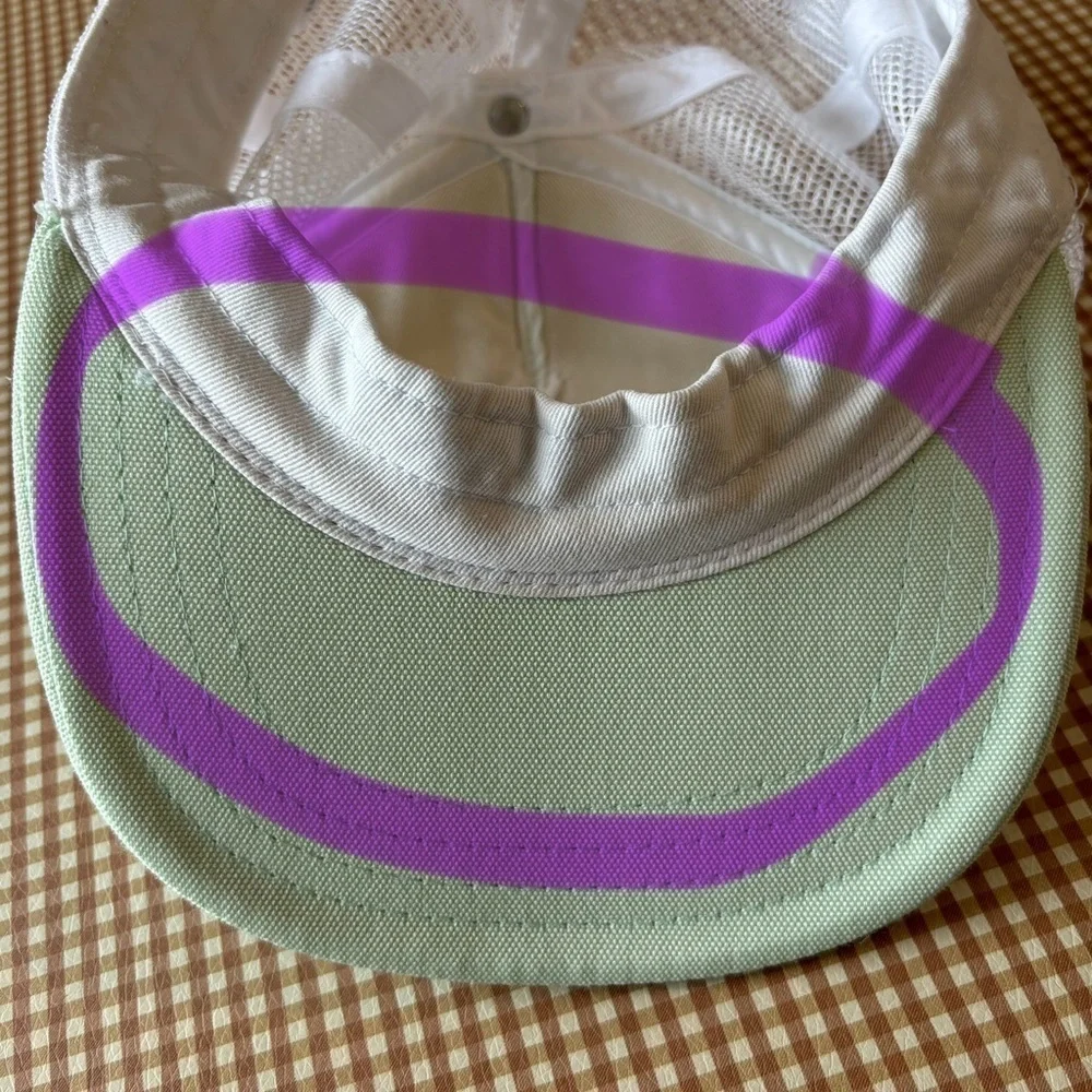 VANS‎ BEACH GIRL TRUCKER HAT CAP. Color mint and white. One size